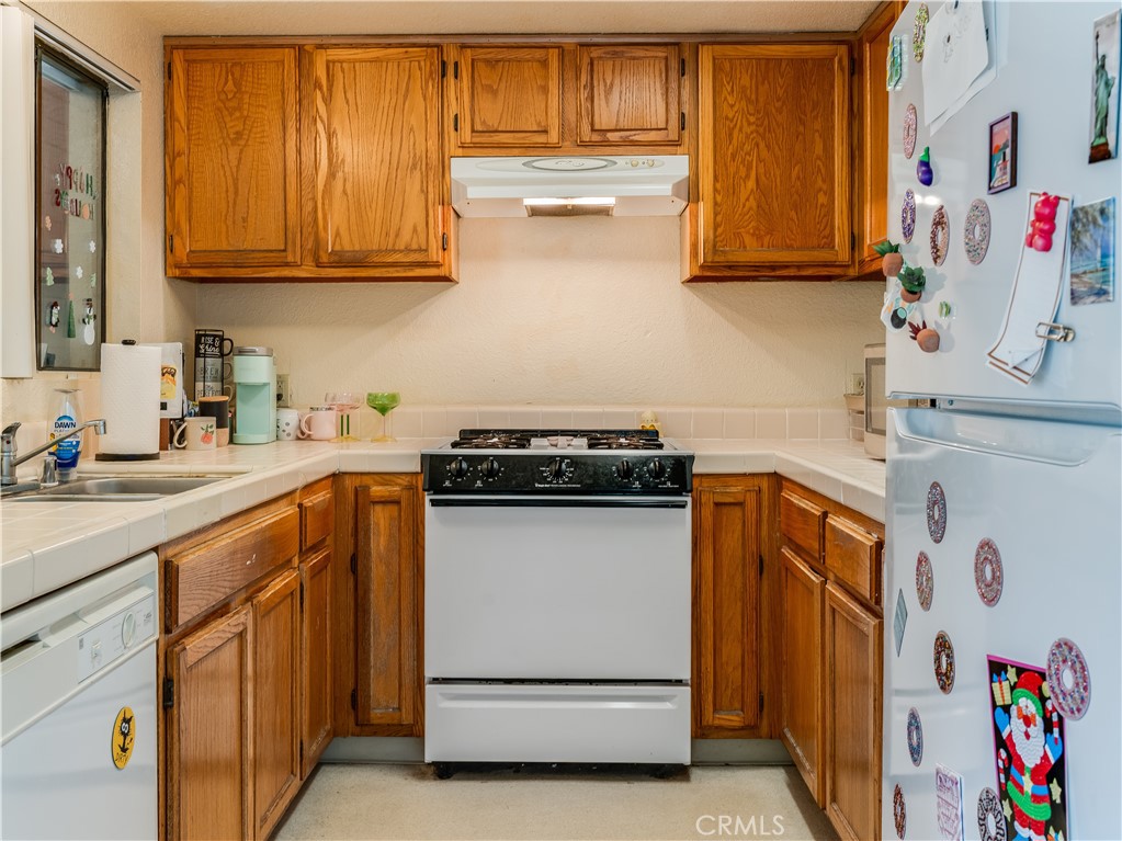 https://media.crmls.org/medias/905dac39-f22d-4ba3-896e-bc6258d03da6.jpg?preset=X-Large
