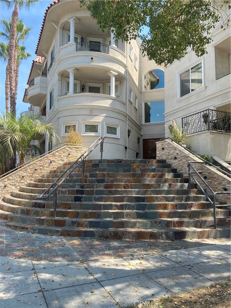 600 E Magnolia Boulevard #202
