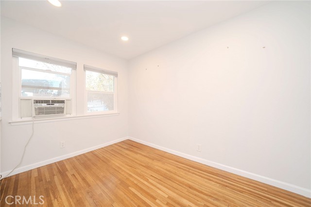 Detail Gallery Image 10 of 22 For 5841 Bowcroft, Los Angeles,  CA 90016 - 2 Beds | 2 Baths