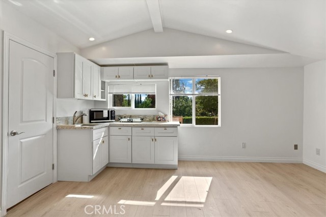 Detail Gallery Image 5 of 13 For 5718 Comanche Ave, Woodland Hills,  CA 91367 - 0 Beds | 1 Baths