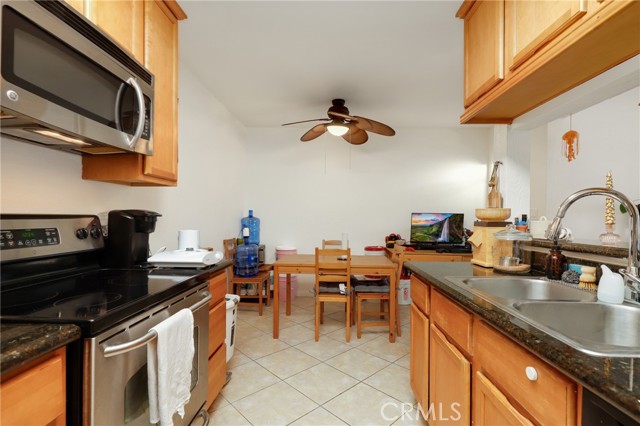 Detail Gallery Image 5 of 14 For 1345 Cabrillo Park Dr #Q02,  Santa Ana,  CA 92701 - 1 Beds | 1 Baths