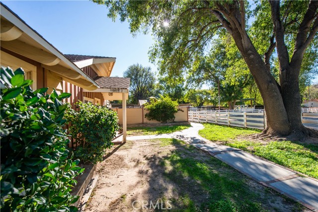 Detail Gallery Image 17 of 33 For 22050 Tulsa, Chatsworth,  CA 91311 - 2 Beds | 3 Baths