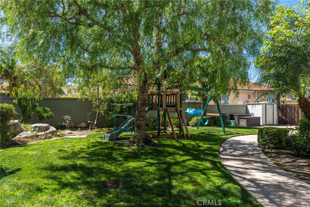 https://media.crmls.org/medias/90627b1b-fd34-4b2d-b0d9-cc289202f943.jpg?preset=X-Large