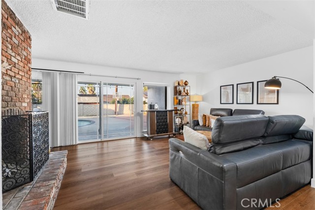 Detail Gallery Image 12 of 29 For 1675 W Mells Lane, Anaheim,  CA 92802 - 4 Beds | 2/1 Baths