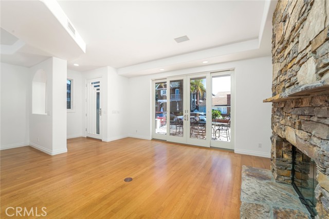 Detail Gallery Image 8 of 42 For 119 Opal Ave, Newport Beach,  CA 92662 - 3 Beds | 2/1 Baths