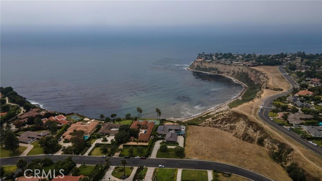 Close proximity to Lunada Bay bluffs and Honeymoon cove