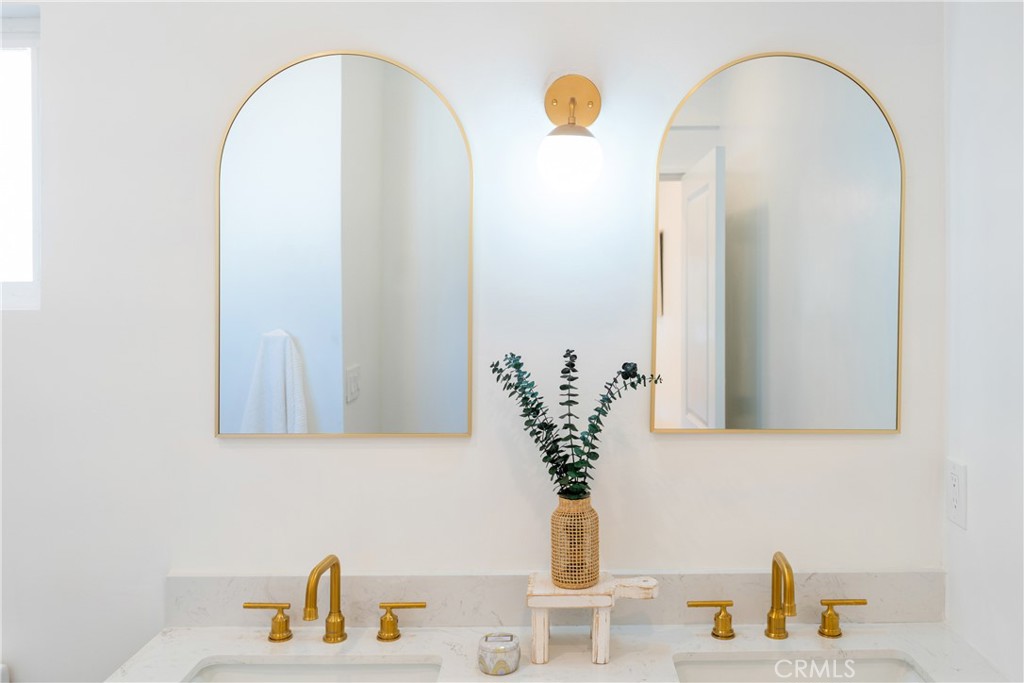 https://media.crmls.org/medias/906646e7-50e9-4ceb-89af-77005f0d937a.jpg?preset=X-Large