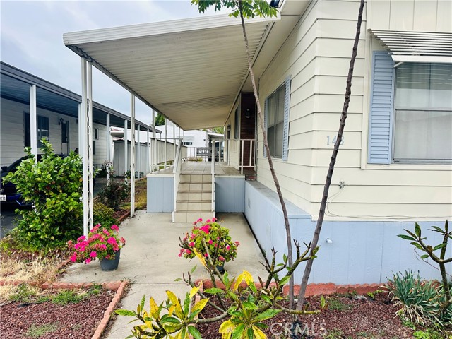 Detail Gallery Image 4 of 31 For 323 N Euclid St #148,  Santa Ana,  CA 92703 - 4 Beds | 2 Baths