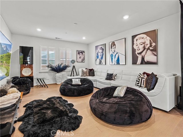 Detail Gallery Image 31 of 65 For 22385 Midtown Ct, Saugus,  CA 91350 - 5 Beds | 4/1 Baths
