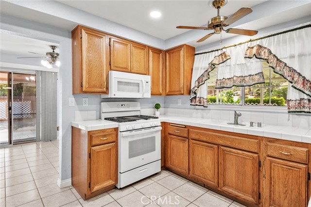25708 Oak Ct, Moreno Valley CA: https://media.crmls.org/medias/90678770-cba0-451e-9e70-9334725f72b4.jpg