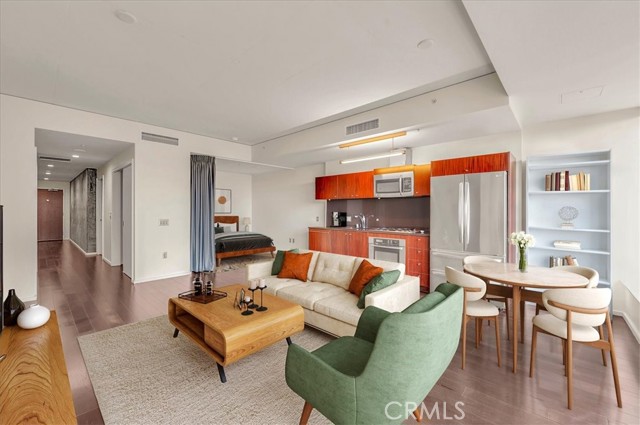 1155 S Grand Avenue, Los Angeles CA: https://media.crmls.org/medias/90687b87-2d30-46ae-8c87-42579a63e664.jpg