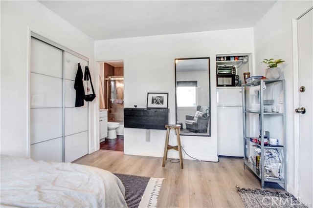11258 Ohio Avenue, Los Angeles CA: https://media.crmls.org/medias/9069385b-7913-4724-954a-ba08fa1ab3fb.jpg
