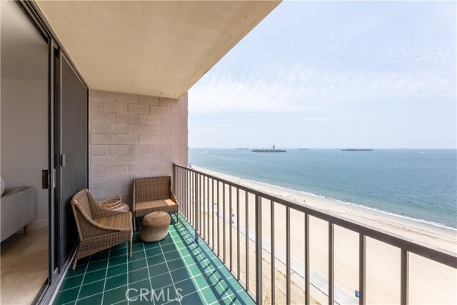 1750 E Ocean Boulevard, Long Beach CA: https://media.crmls.org/medias/90694ff3-99d7-43f8-aee1-fb164150eb54.jpg