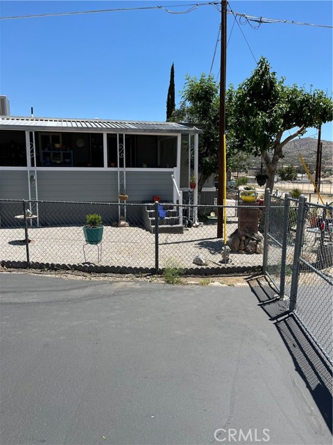 55524 Yucca Trail, Yucca Valley CA: https://media.crmls.org/medias/90697cde-0e78-4443-83d2-19a3a1a0fd8e.jpg