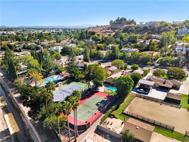 Detail Gallery Image 4 of 71 For 22329 Plummer St, Chatsworth,  CA 91311 - 4 Beds | 4/1 Baths