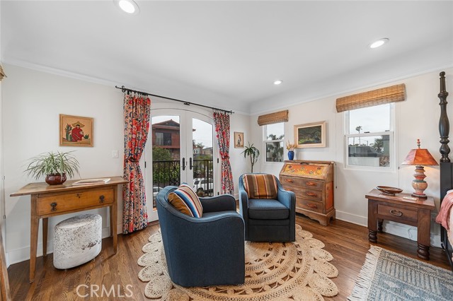 69 Santa Ana Avenue, Long Beach CA: https://media.crmls.org/medias/906a61e7-61fe-451f-b989-6987dc77a477.jpg