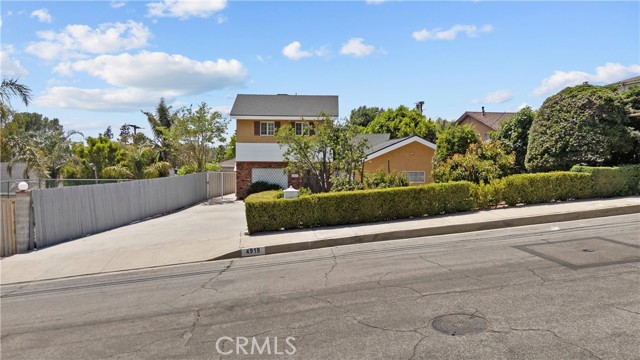 4919 Dunsmore Avenue, La Crescenta CA: https://media.crmls.org/medias/906a8fd8-80a8-441f-ad77-1baa32cef001.jpg