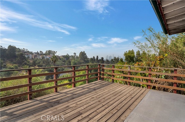 2052 N Alvarado N Street, Los Angeles CA: https://media.crmls.org/medias/906a92d8-d92b-45f0-820c-9225b5765646.jpg