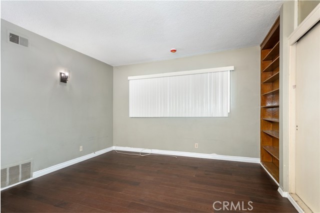 991 Glenview Terrace photo 18