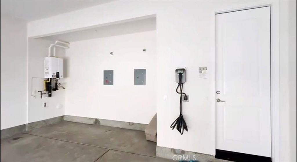 https://media.crmls.org/medias/906b2f6c-2c9a-4f61-b269-60e008610af9.jpg?preset=X-Large