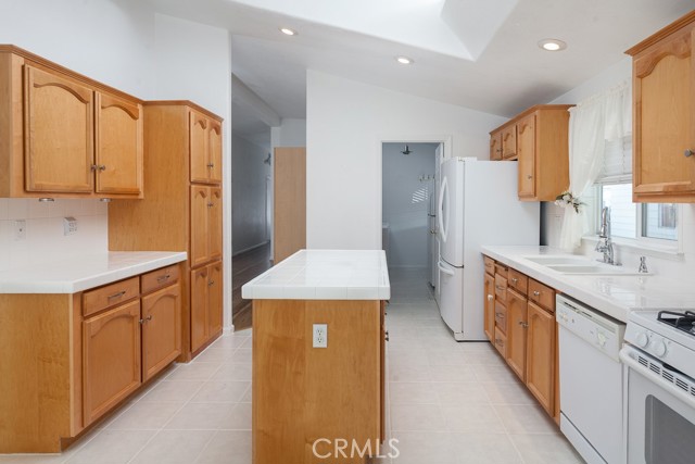 Detail Gallery Image 7 of 16 For 21208 Blue Curl Way #1,  Canyon Country,  CA 91351 - 3 Beds | 2 Baths