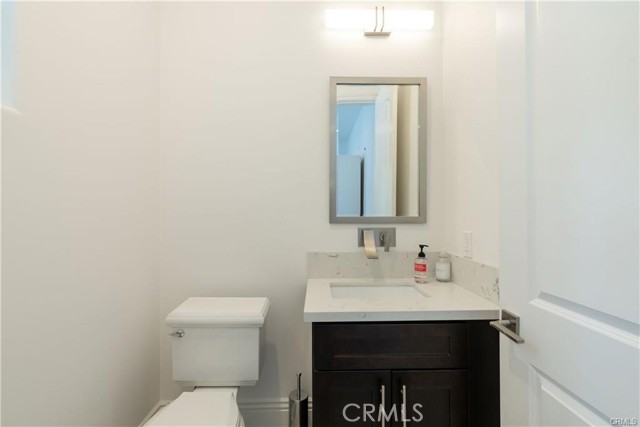Detail Gallery Image 28 of 65 For 9484 Gloaming Dr, Beverly Hills,  CA 90210 - 4 Beds | 4 Baths