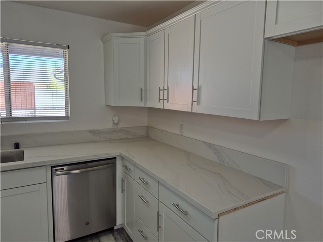 Detail Gallery Image 5 of 18 For 13508 Algonquin Rd #3,  Apple Valley,  CA 92308 - 2 Beds | 2 Baths