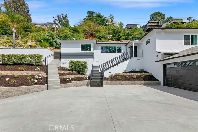 Detail Gallery Image 2 of 51 For 3900 Benedict Canyon Dr, Sherman Oaks,  CA 91423 - 3 Beds | 4 Baths
