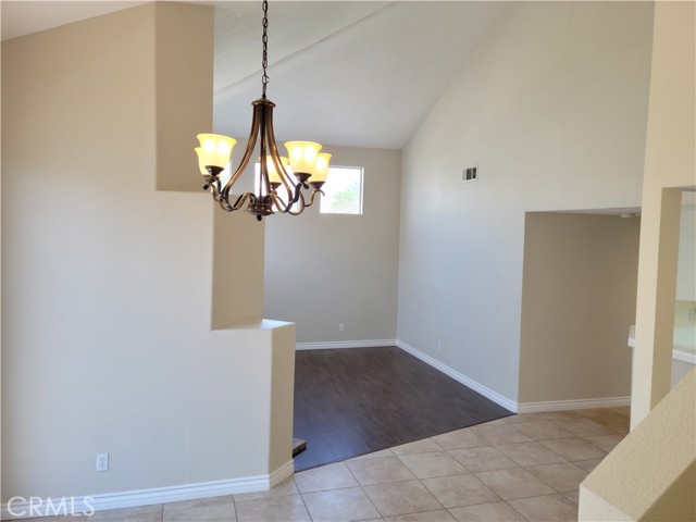 Detail Gallery Image 2 of 37 For 682 Azure Ln #1,  Corona,  CA 92879 - 3 Beds | 2 Baths
