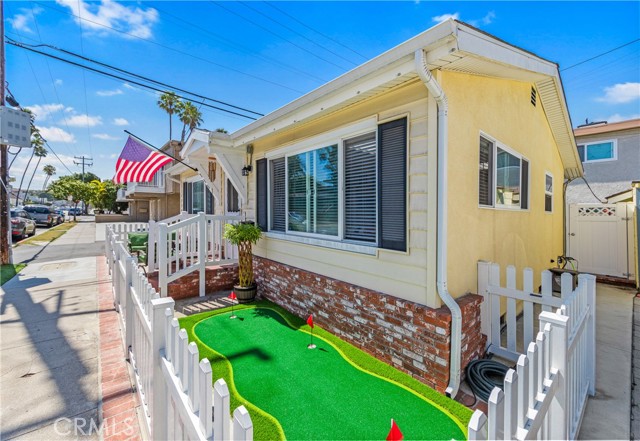 715 Olive Avenue, Huntington Beach CA: https://media.crmls.org/medias/906dc397-1f40-4aa1-b8ca-a0722a13ad60.jpg
