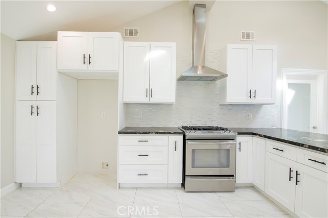 Detail Gallery Image 24 of 57 For 7447 Enfield, Reseda,  CA 91335 - 3 Beds | 2 Baths