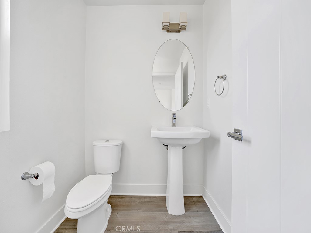 https://media.crmls.org/medias/906e64c8-d51d-41e6-ba8d-28d9035c08df.jpg?preset=X-Large