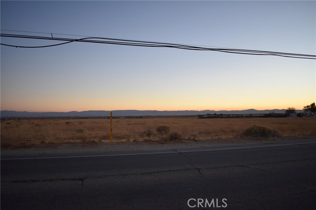 4800 W Rosamond Boulevard, Rosamond CA: https://media.crmls.org/medias/906f8348-a822-45d5-9c39-f43cb76fb34a.jpg