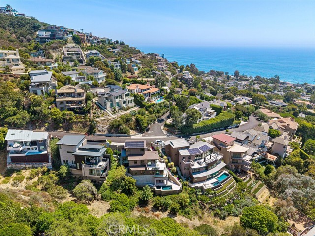 702 Diamond, Laguna Beach CA: https://media.crmls.org/medias/906fde19-e55c-4116-97e4-9d85224cb7af.jpg