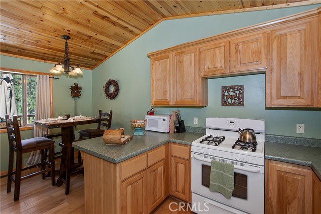 Detail Gallery Image 12 of 26 For 33653 Green Valley Ln, Green Valley Lake,  CA 92341 - 1 Beds | 1 Baths