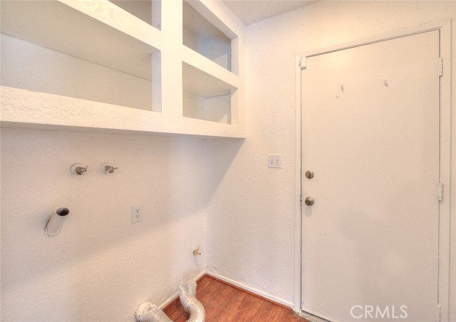 14319 Weeping Willow Lane, Fontana CA: https://media.crmls.org/medias/90705dc7-ba9d-4ee7-b0b0-095fdfda2d06.jpg