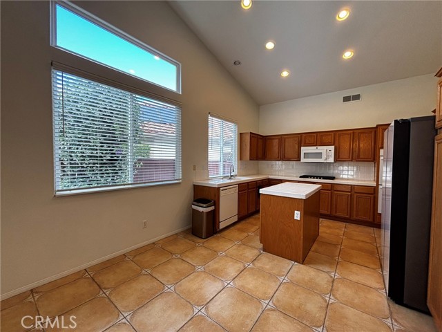 Detail Gallery Image 11 of 37 For 24563 Calle Perla, Murrieta,  CA 92562 - 4 Beds | 3 Baths