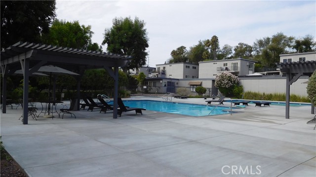 Detail Gallery Image 37 of 45 For 22030 Calvert St #3,  Woodland Hills,  CA 91367 - 2 Beds | 1 Baths