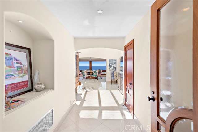 Detail Gallery Image 3 of 39 For 612 Allview Pl, Laguna Beach,  CA 92651 - 3 Beds | 3/1 Baths