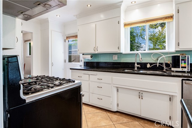 19301 Beckworth Avenue, Torrance CA: https://media.crmls.org/medias/9071dc6d-ed4f-45b4-b5e6-3dcc011b059c.jpg