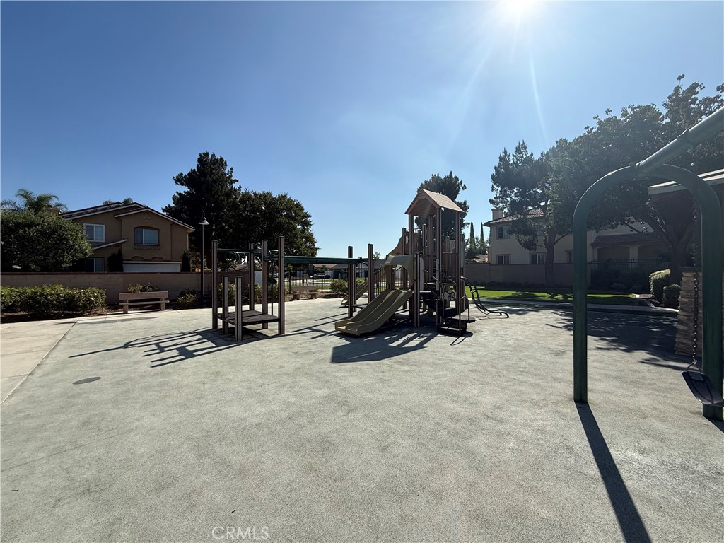 https://media.crmls.org/medias/9071fff5-9f44-481a-a00e-3865ba2d8c5e.jpg?preset=X-Large