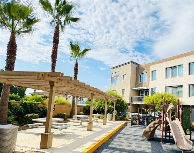 Detail Gallery Image 10 of 15 For 11407 Garvey Ave #B,  El Monte,  CA 91732 - 2 Beds | 2/1 Baths