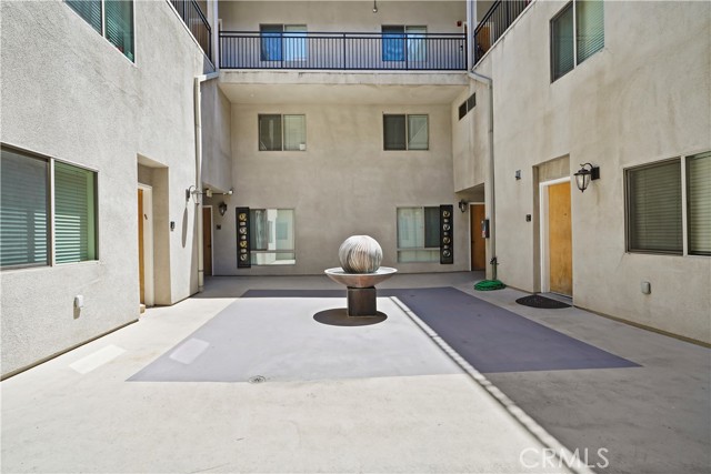Detail Gallery Image 2 of 33 For 11312 Huston St #8,  North Hollywood,  CA 91601 - 3 Beds | 2/1 Baths