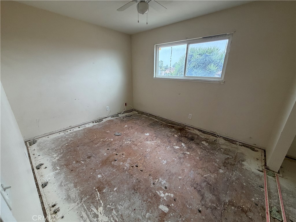 https://media.crmls.org/medias/9073569a-c675-4db4-a425-3a2a3e4e54c7.jpg?preset=X-Large