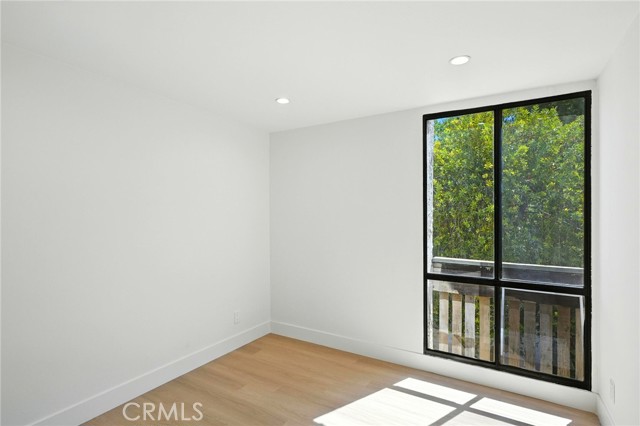 8601 International Avenue, Canoga Park CA: https://media.crmls.org/medias/9073acd2-92e2-4b49-8512-9c7ddc1b9182.jpg