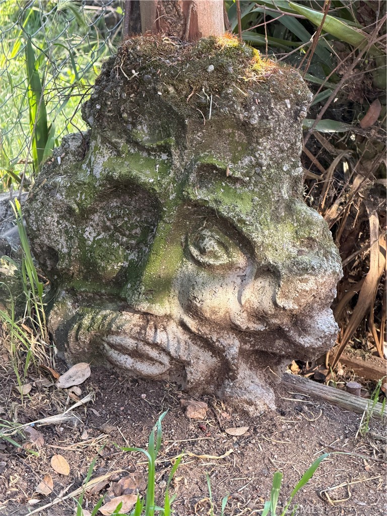 https://media.crmls.org/medias/90741222-e4ba-4e9c-ac0d-b50ed50d91a0.jpg?preset=X-Large