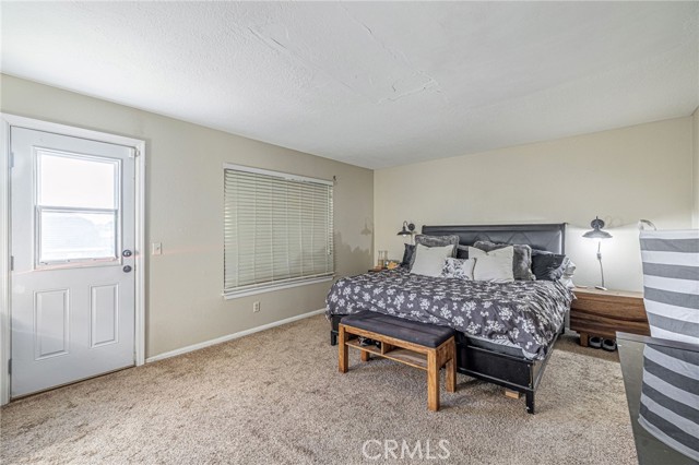 13290 Riverview Drive, Victorville CA: https://media.crmls.org/medias/9074530b-dbd2-4fae-9645-7280b478a054.jpg