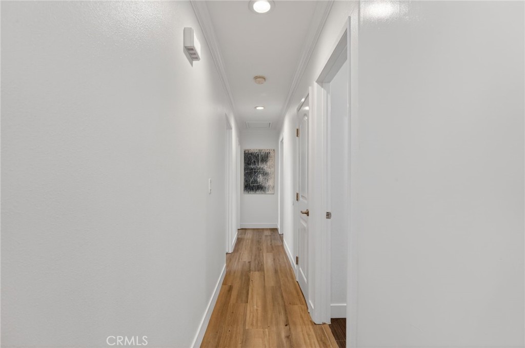 https://media.crmls.org/medias/9074b53c-4353-4155-93eb-61df9823ff4f.jpg?preset=X-Large