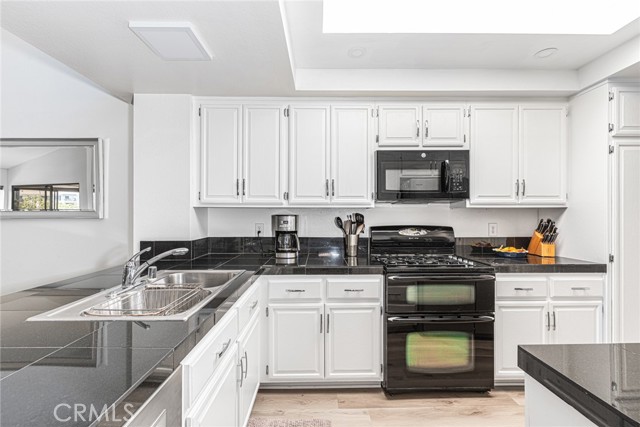950 Cagney Lane, Newport Beach CA: https://media.crmls.org/medias/90753573-9cac-4f91-b027-fc477b289e17.jpg