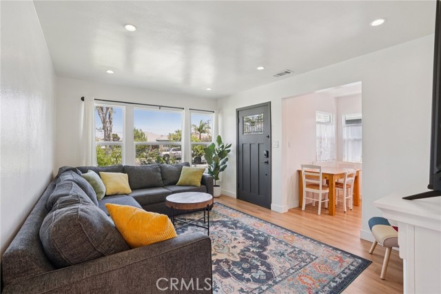 4870 W 133rd Street, Hawthorne CA: https://media.crmls.org/medias/9075581a-b3a3-4f09-b278-52a9f9f76e65.jpg